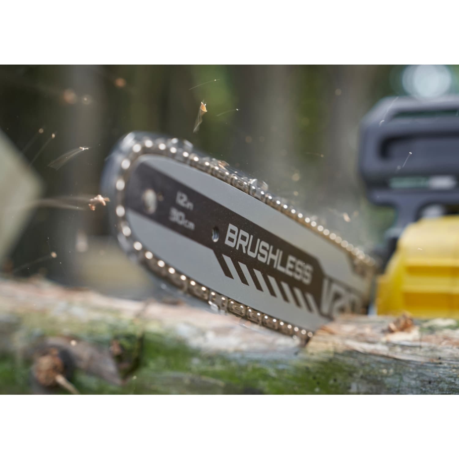 STANLEY เลื่อยโซ่ไร้สาย V20 รุ่น SBCS730M1-B1 พร้อมแบตเตอรี่ 4AH และแท่นชาร์จ 5