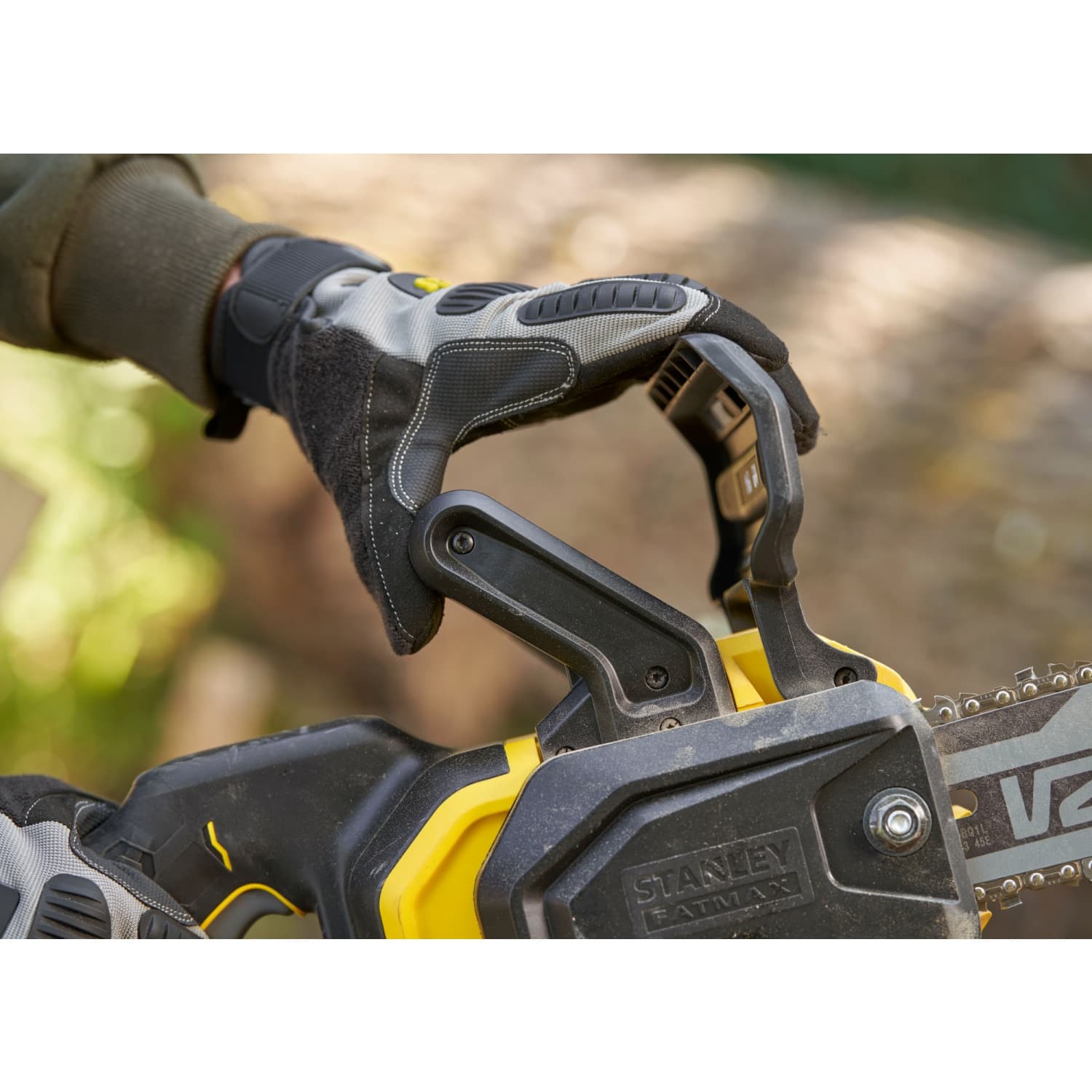 STANLEY เลื่อยโซ่ไร้สาย V20 รุ่น SBCS730M1-B1 พร้อมแบตเตอรี่ 4AH และแท่นชาร์จ 6