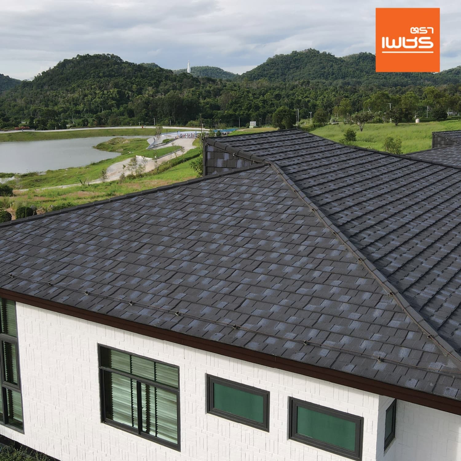 ตราเพชร แผ่นปิดปลายครอบสัน หลังคาเหล็ก สี Blackstone 4