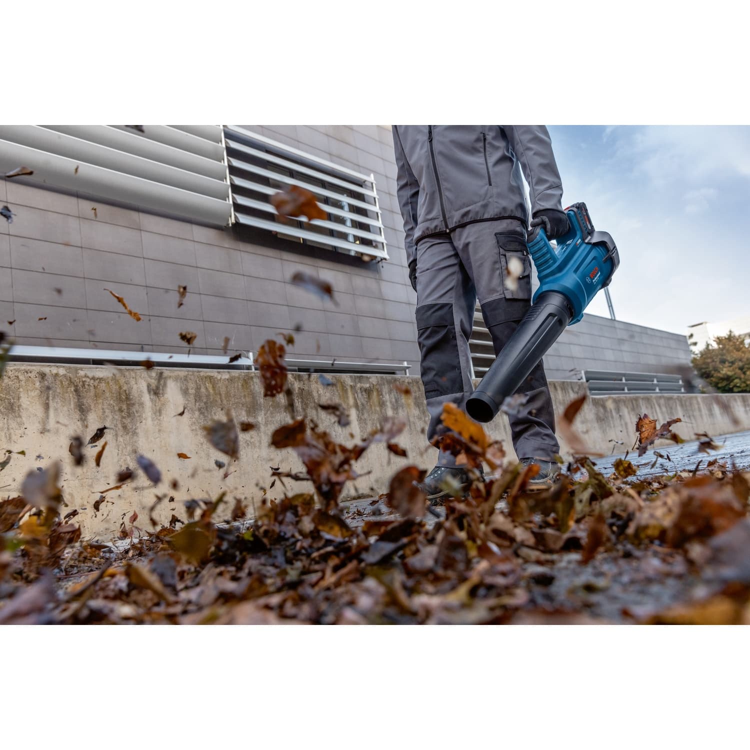 BOSCH เครื่องเป่าใบไม้ ไร้สาย 18V Bi-Turbo รุ่น GBL18V-750 (เฉพาะเครื่อง) 9