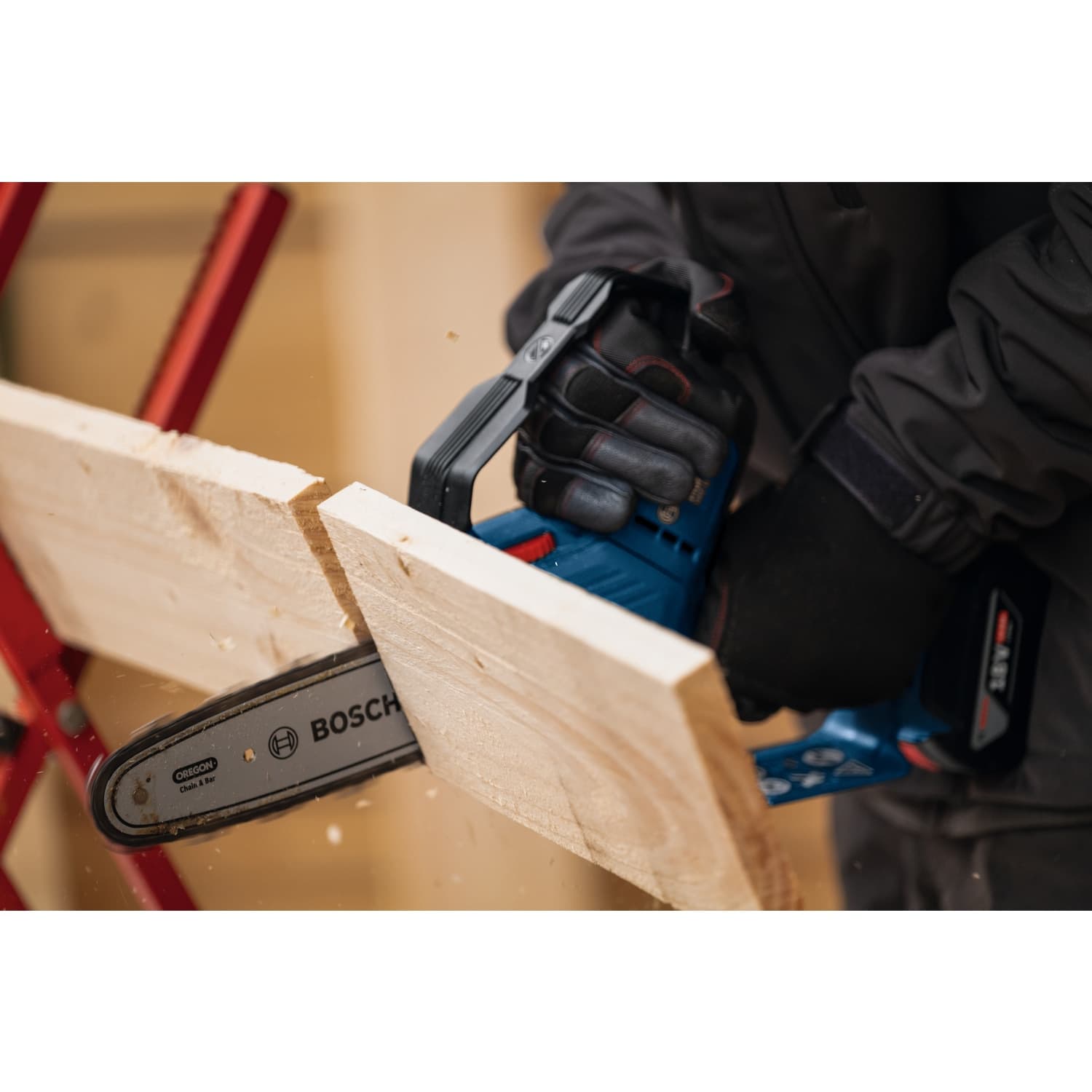 BOSCH เลื่อยโซ่ 8นิ้ว ไร้สาย18V รุ่น GKE18V-20 (เฉพาะเครื่อง) 8